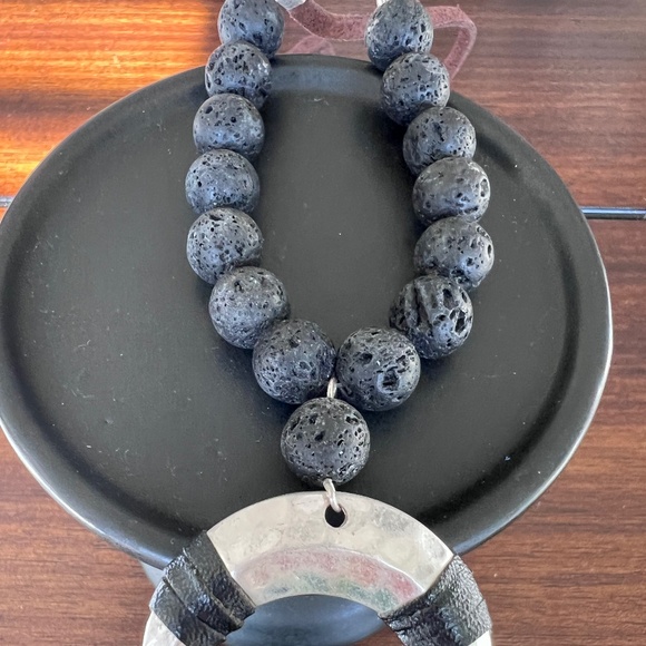 Marlyn Schiff Silver Crescent Necklace - Picture 4 of 6